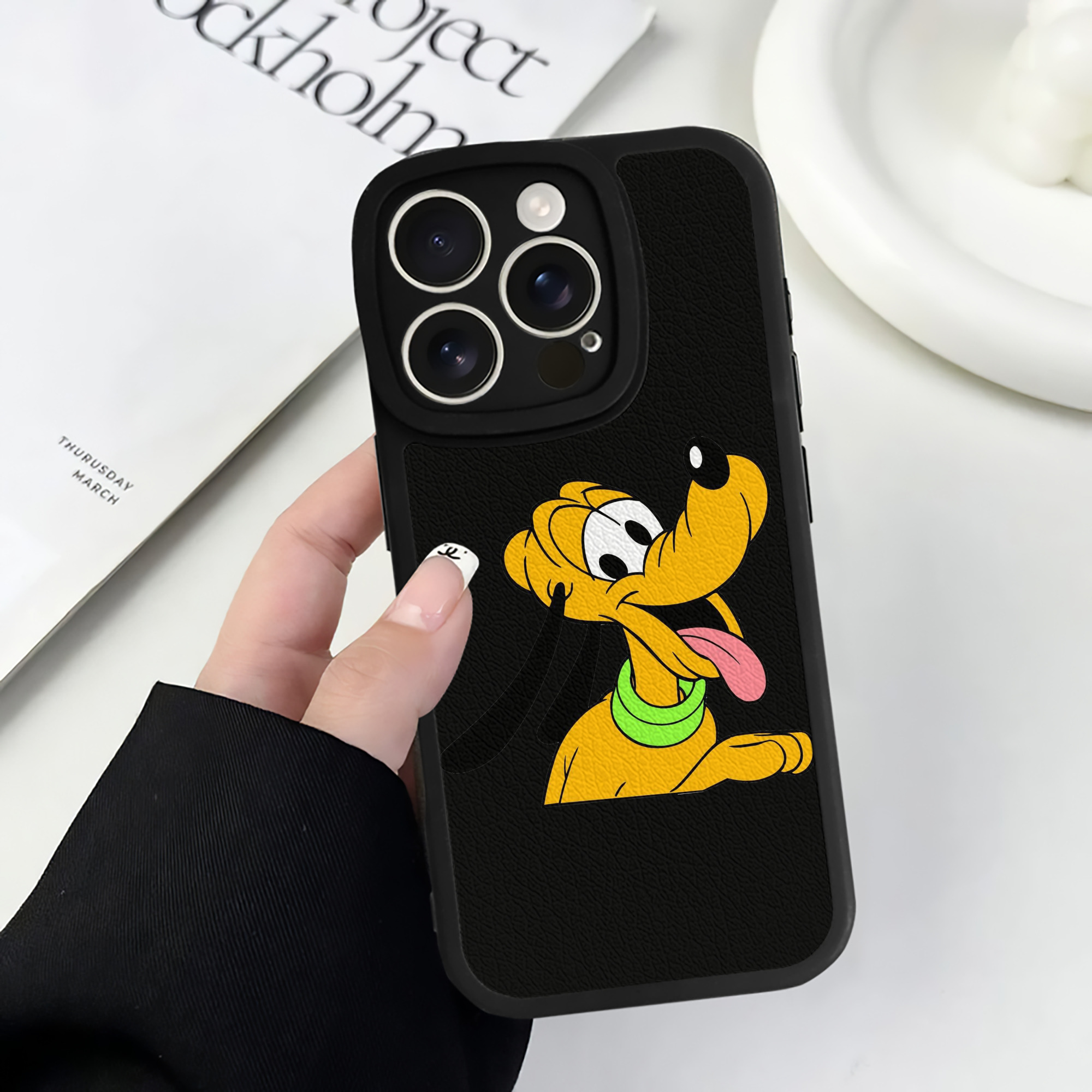 （画像用） ミッキーマウス Mickey Mouse 【iPhone 16シリーズ対応】シリコンスマホケース（レザー調） 材質：シリコン